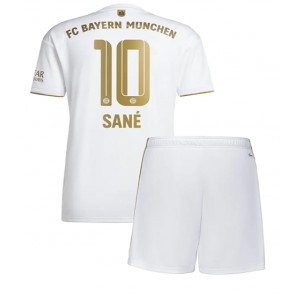 Bayern Munich Leroy Sane #10 kläder Barn 2022-23 Bortatröja Kortärmad (+ korta byxor)